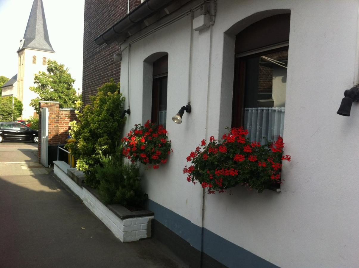 Dormitorium Kaarst Wohnraum Auf Zeit Exterior foto